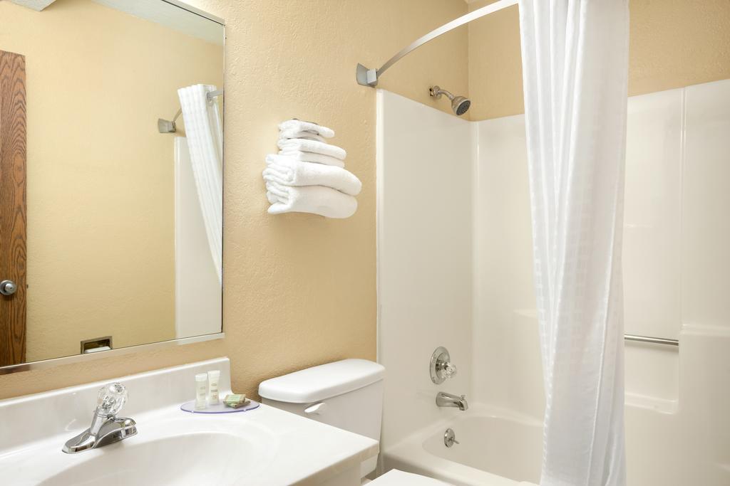 Мотель Super 8 By Wyndham Fairview Heights-St. Louis Екстер'єр фото